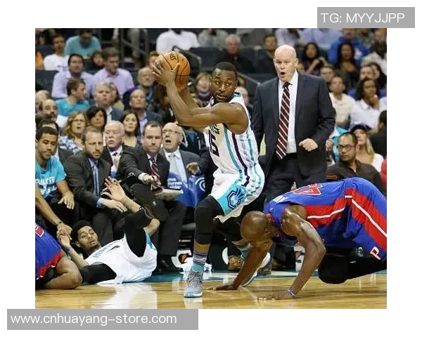 罗热华裔足球明星的崛起与奋斗历程揭秘